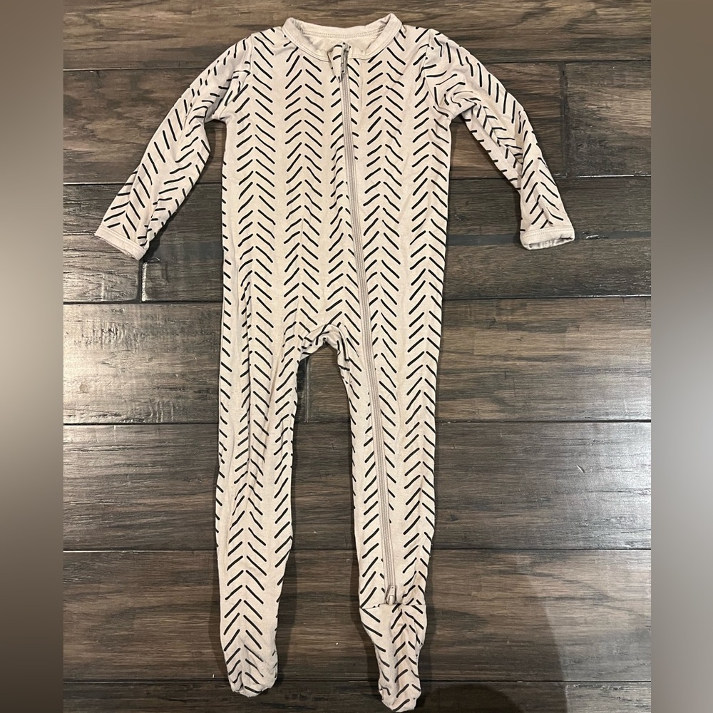 Kyte baby zippered footie in herringbone